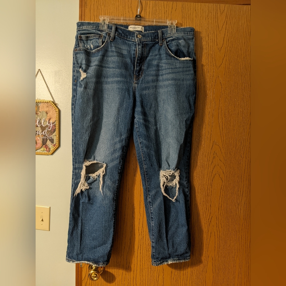 Abercrombie & Fitch The Boyfriend Mid Rise Distressed Jeans Size 33